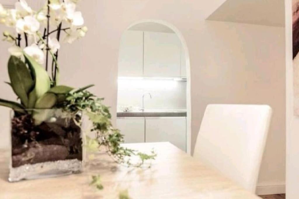 Campo De'fiori-rome By Foot Charming Aircwif Netflix Apartamento