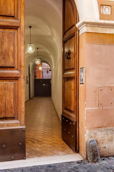 Campo De'fiori-rome By Foot Charming Aircwif Netflix Apartamento *