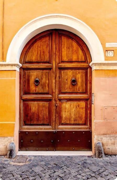 Campo De'fiori-rome By Foot Charming Aircwif Netflix Apartamento Roma