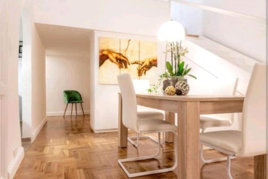 Campo De'fiori-rome By Foot Charming Aircwif Netflix Apartamento Roma