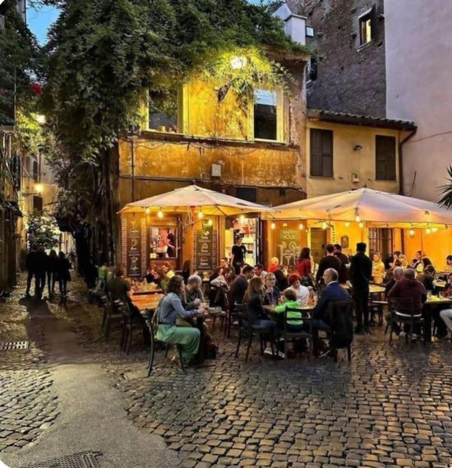 Appartamento Campo De'fiori-rome By Foot Charming Aircwif Netflix