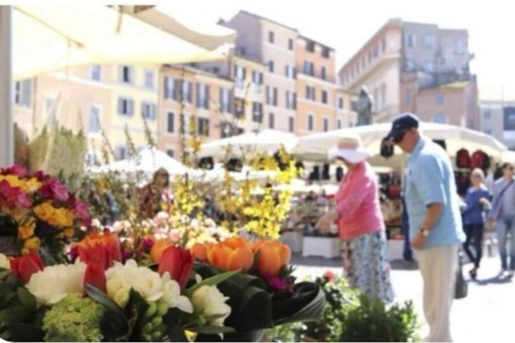 Campo De'fiori-rome By Foot Charming Aircwif Netflix * Roma